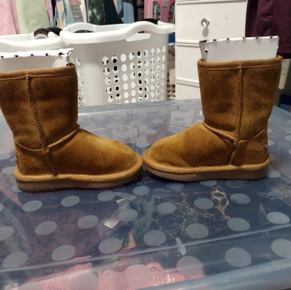 Toddler size 6 Koolaburra Victoria short boot - Picture 3 of 7